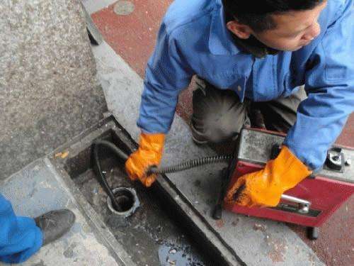 老边疏通下水道