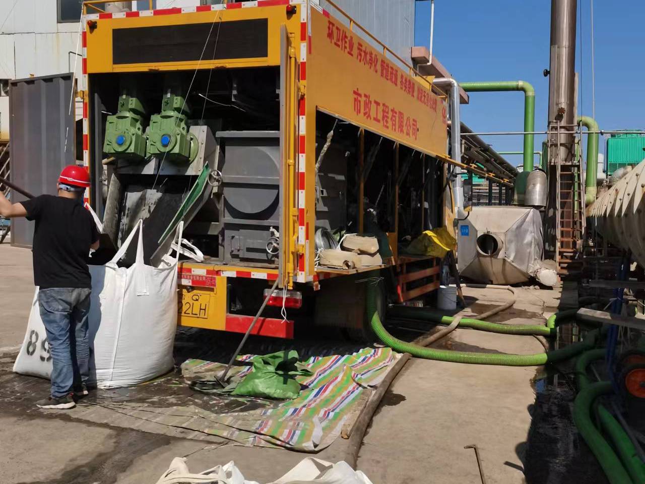 老边淤泥压干处理